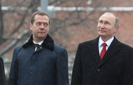 Nemtii au anuntat ca il vor aresta pe Vladimir Putin, daca intra in Germania. Dmitri Medvedev a reactionat: Toate rachetele noastre vor zbura catre Bundestag, catre cancelar
