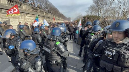 Operatiunea orase moarte in Franta | Protestatarii au incendiat masini la Toulouse