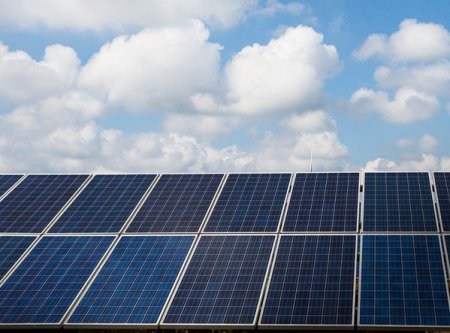 Constructorul de centrale fotovoltaice Simtel Team vrea sa creasca limita emiterii de obligatiuni la 25 mil. euro in perioada 2023-2025. Compania vizeaza imprumuturi de pana la 20 mil. euro