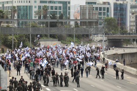 Ziua in care israelienii vor sa paralizeze tara. Mii de persoane protesteaza impotriva reformelor din justitie