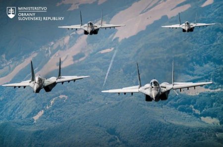 Slovacia a <span style='background:#EDF514'>TRANSFER</span>at Ucrainei patru avioane MIG-29