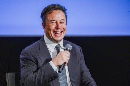 Disputa pe Twitter intre Elon <span style='background:#EDF514'>MUSK</span> si seful OMS: Statele nu ar trebui sa-si cedeze autoritatea catre organizatia ONU