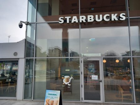 Magazinul Starbucks din Bucuresti Mall Vitan, inchis temporar de ANPC. Ce nereguli au fost gasite