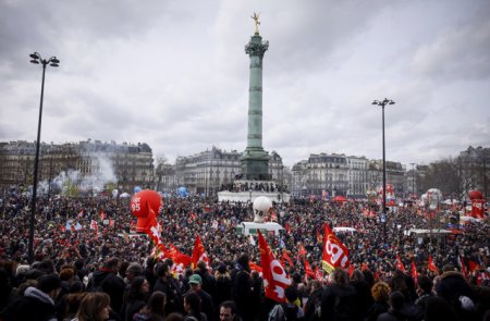 Peste un milion de <span style='background:#EDF514'>PARTICIPANTI</span> la protestele din Franta / Marine Le Pen: Este un semnal puternic