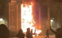 Imagini socante in Franta. Protestatarii au incendiat primaria din Bordeaux. Sute de raniti si <span style='background:#EDF514'>ARESTA</span>ti GALERIE FOTO