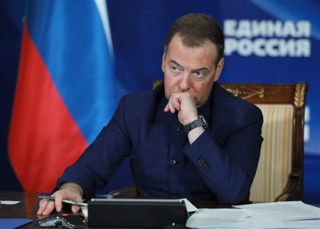 Medvedev: Daca Ucraina incearca sa recupereze Crimeea, Rusia va avea destule motive sa foloseasca <span style='background:#EDF514'>ARMELE</span> nucleare