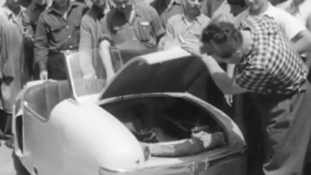 Cum aratau primele scutere si prima mini masina decapotabila din Romania, in 1957: Automobilul liliputan romanesc