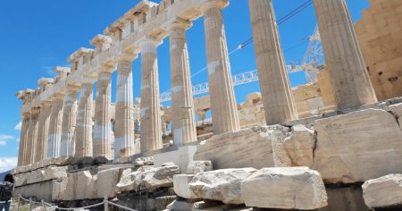 Vaticanul inapoieaza Greciei fragmente din Parthenon