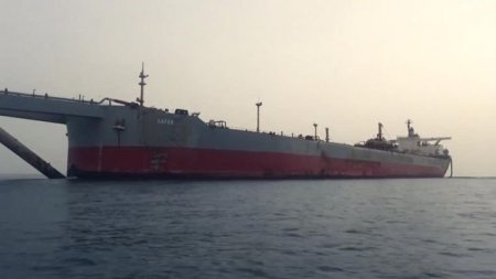 ONU avertizeaza ca un petrolier urias, ancorat in Yemen, ar putea provoca o <span style='background:#EDF514'>CATASTROFA</span> ecologica