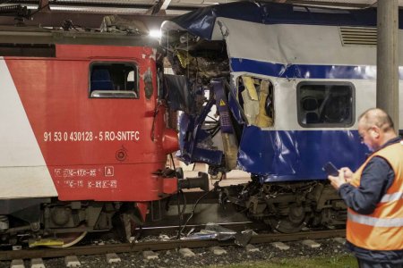 Date din ancheta politiei dupa accidentul din gara Galati: Acul ceasului vitezometrului locomotivei a <span style='background:#EDF514'>RAMAS</span> blocat la pozitia 75 km/h