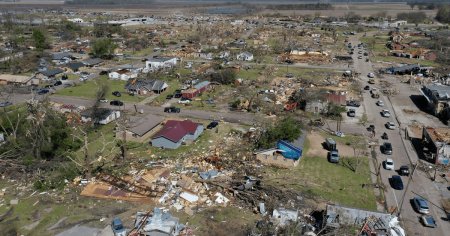 Oras din Mississippi distrus de tornada. Un barbat a supravietuit dupa ce s-a adapostit in cada FOTO