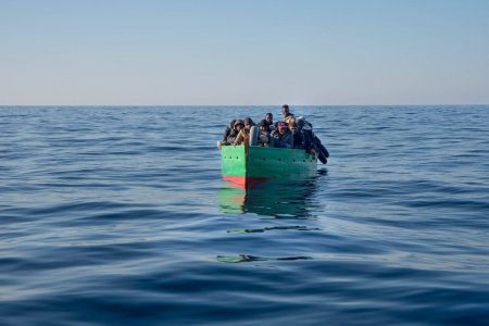 Zeci de migranti au murit inecati in trei naufragii in largul Tunisiei