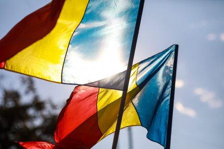 Romania, intre <span style='background:#EDF514'>RECUPERARE</span>a traditiei si decalajul fata de Occident. De ce ruptura dintre generatii submineaza coeziunea democratica