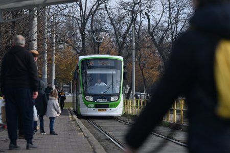 Circulatia tramvaielor pe linia 41 din Bucuresti a fost blocata din cauza lipsei de tensiune in reteaua de alimentare, luni dimineata