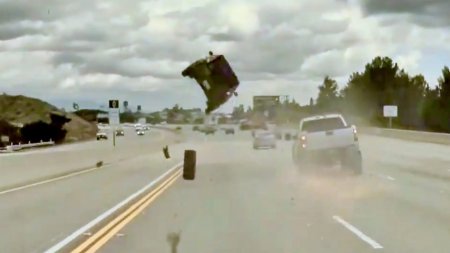 VIDEO: Unul dintre cele mai socante accidente rutiere, surprins de ca<span style='background:#EDF514'>MERA</span> de pe o Tesla
