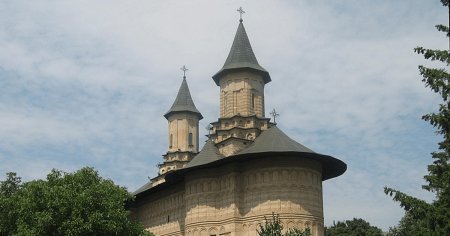Cea mai veche cladire din Iasi. Manastirea Galata, in <span style='background:#EDF514'>PICIOARE</span> de peste 400 de ani