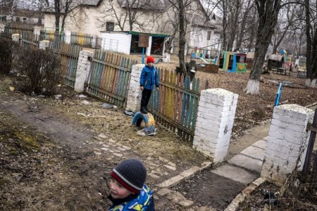 Aproape 4.400 de copii orfani ucraineni se afla in teritoriile ocupate si in Rusia, spune vicepremierul Ucrainei