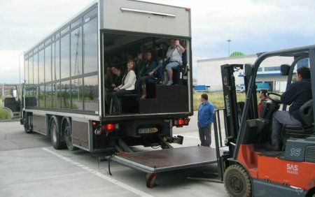 Spectacol de teatru intr-un camion. Rimini Protokoll si Teatrul Basca vor realiza Cargo Berlin-Timisoara