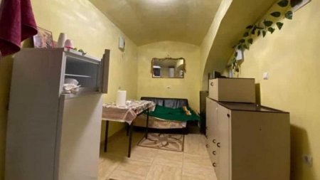 È˜i sobolanii rad cand vad chestia asta: O noua garsoniera de rasul lumii, in Cluj | Cu cat se inchiriaza camera cu aragaz langa toaleta