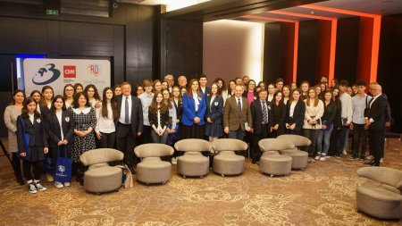 Teme istorice dezbatute alaturi de elevi, profesori si specialisti la conferinta Romania Inteligenta