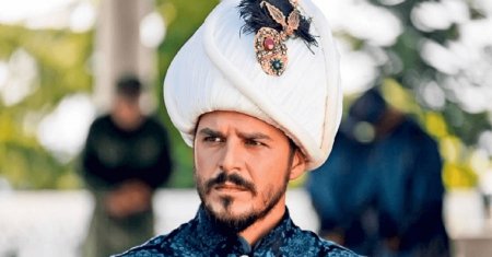 Il mai stii pe Mustafa, printul frumusel din <span style='background:#EDF514'>SULEYMAN MAGNIFICU</span>l? Azi are 47 de ani si e de nerecunoscut