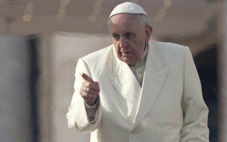 Papa Francisc va fi <span style='background:#EDF514'>EXTERN</span>at din spital. Suveranul Pontif va participa la slujba de Florii
