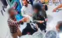 Doua femei au fost arestate in Iran, dupa ce un barbat le-a turnat o galeata de iaurt in cap. Aveau capul descoperit