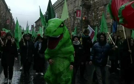 Parada inedita in capitala Lituaniei. Sute de studenti au respectat un obicei vechi de cateva zeci de ani