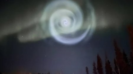 O spirala stralucitoare a fost descoperita pe cer deasupra Alaskai