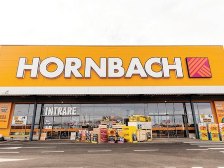 Hornbach, retailer de bricolaj: Urmeaza sa demaram constructia celui de-al zecelea magazin din Romania. In prezent, Hornbach are peste 1.100 de angajati - cumulat in magazine si in zona administrativa. Ne confruntam si noi cu greutati in recrutarea angajatilor <span style='background:#EDF514'>POTRIVITI</span>.