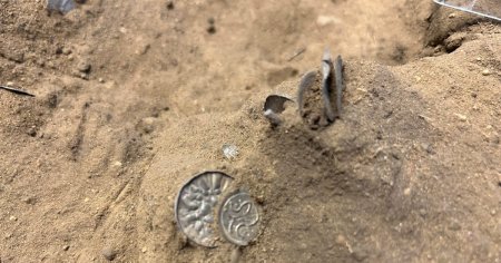Monede vechi de peste 1.000 de ani, apartinand vikingilor, descoperite in Danemarca