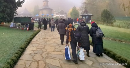 Manastirea Prislop a devenit o afacere, nimic spiritual. Cum vad turistii locurile faimoase din Hunedoara VIDEO