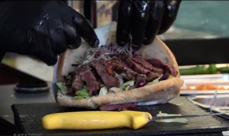 Un fast-food din Bochum vinde un kebab cu 30 de euro. Din ce este facut