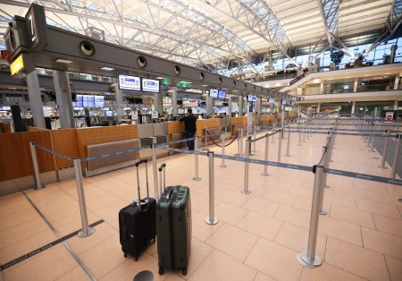 Toate decolarile de pe aeroportul din Berlin, anulate luni din cauza unei greve