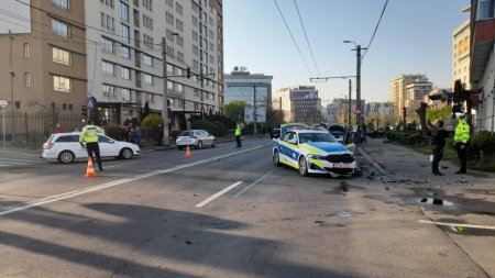<span style='background:#EDF514'>POLITISTI RANITI</span>, intr-un accident grav in Cluj-Napoca