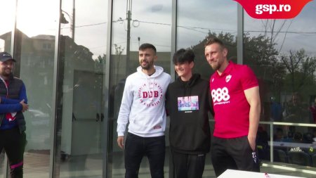 Razvan Patriche, Dani <span style='background:#EDF514'>IGLESIAS</span> si Andrei Nicolescu i-au intampinat pe fani inainte de Dinamo - Poli Iasi