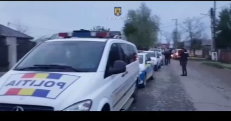 <span style='background:#EDF514'>MASCATII</span> au descins in Cojasca. Opt persoane, retinute in urma unui scandal monstru VIDEO