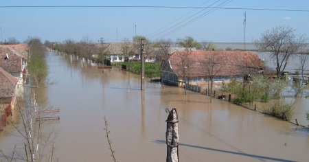 Inundatiile care au adus codurile de avertizare. Romania a introdus atunci vestitele alerte pe culori