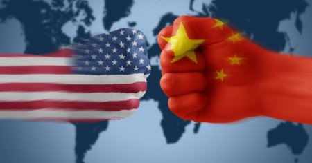 Avertismentul economistului <span style='background:#EDF514'>NOURIEL ROUBINI</span>: Relatia SUA-China continua sa se indrepte incet spre o coliziune