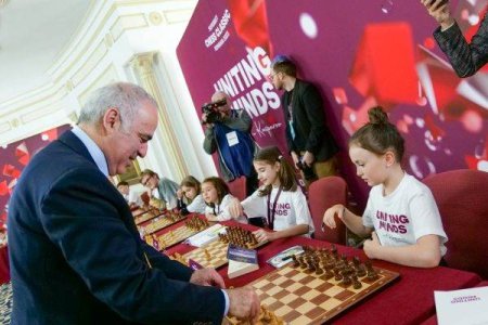 Kasparov a facut prima mutare la  Grand <span style='background:#EDF514'>CHESS</span> Tour 2023