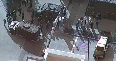 Cel putin noua morti intr-un atac armat la un mall din Texas, SUA