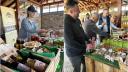 Branzeturi, produse eco de la ferma si carnati de Plescoi, la primul targ pentru micii producatori artizanali din Buzau