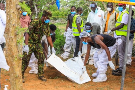 Autopsiile in cazul cultului religios din Kenya arata ca lipsesc organe din corpurile exhumate
