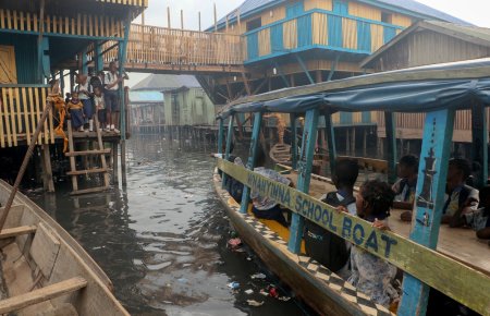 Zeci de copii au murit sau sunt dati disparuti, dupa ce barca in care se aflau s-a rasturnat pe un rau din Nigeria