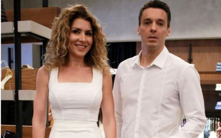 <span style='background:#EDF514'>CARMEN BRUMA</span> nu se casatoreste cu Mircea Badea nici dupa 20 de ani de relatie. Care e motivul: Prea tarziu sa mai schimbam