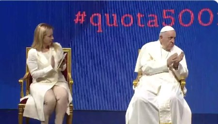 Papa spune, cu premierul Giorgia Meloni de fata, ca doar cei bogati isi permit sa aiba copii in Italia