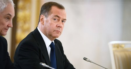 Medvedev acuza SUA ca ar fi mituit CPI pentru a emite mandat de arestare pe numele lui Putin