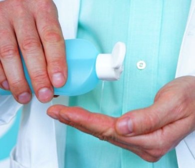 O firma din Ploiesti a inselat 46 de spitale cu dezinfectanti diluati