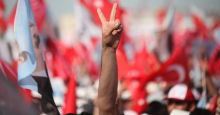 Erdogan scade sub 50%, ceea ce implica un al 2-lea tur de scrutin