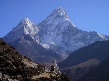 Serpasul nepalez Kami Rita a escaladat pentru a 27-a oara varful <span style='background:#EDF514'>EVEREST</span>